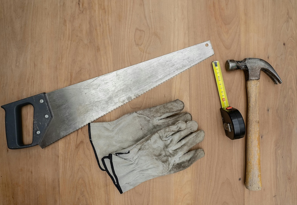How to Cut Straight with a Hand Saw